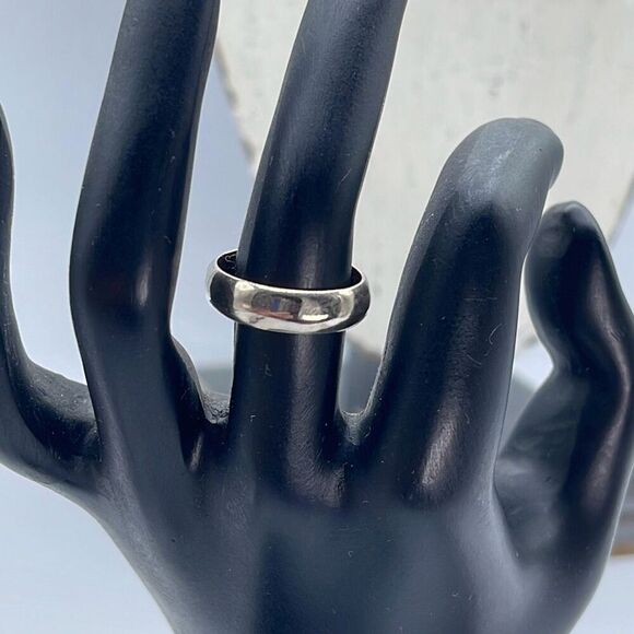 Sterling silver hammered band size 7 - Picture 1 of 7